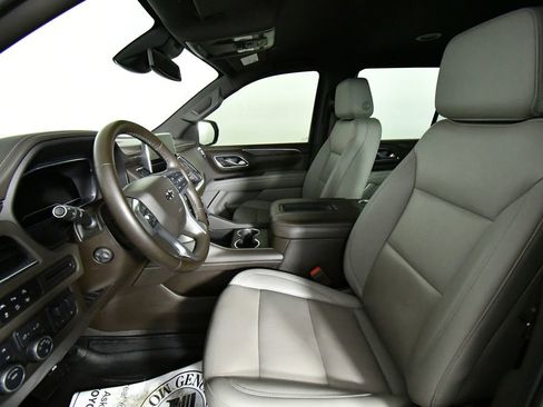 Used 2023 Chevrolet Tahoe Z71 w/ Luxury Package AWD/4WD image 5