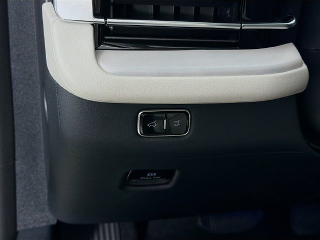 New 2026 Lincoln Navigator Premiere AWD/4WD image 10