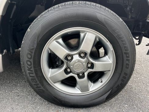 Used 2006 Toyota Land Cruiser image 11