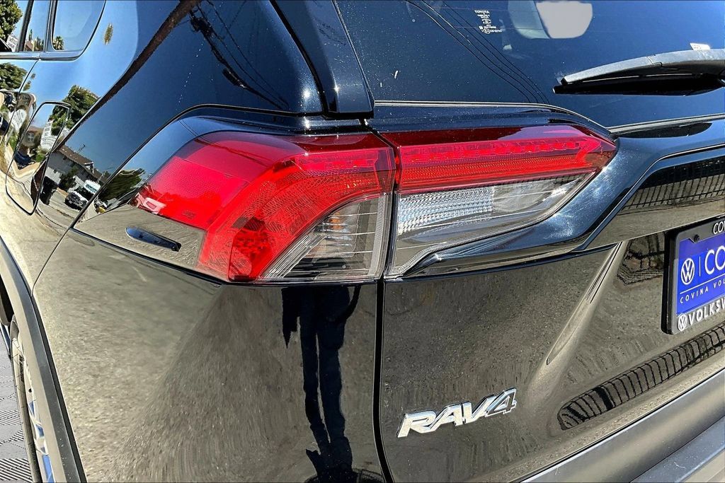 Used 2022 Toyota RAV4 LE AWD/4WD image 24