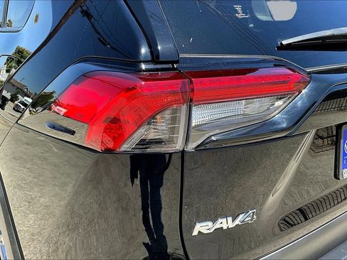 Used 2022 Toyota RAV4 LE AWD/4WD image 24