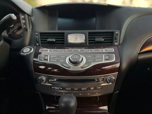 Used 2018 INFINITI Q70 Luxe image 34