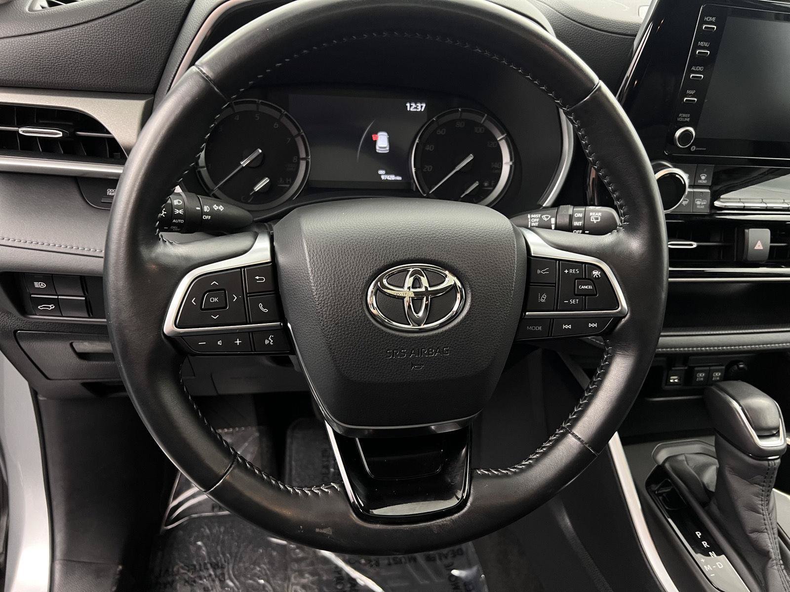 Used 2020 Toyota Highlander XLE FWD image 6