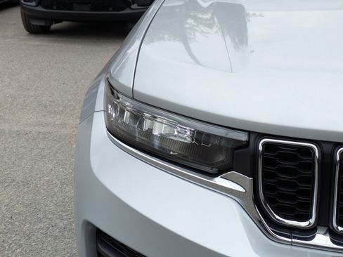 New 2025 Jeep Grand Cherokee Laredo X w/ Luxury Tech Group I image 9