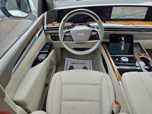 Certified 2025 Cadillac Escalade Sport Platinum AWD/4WD image 11