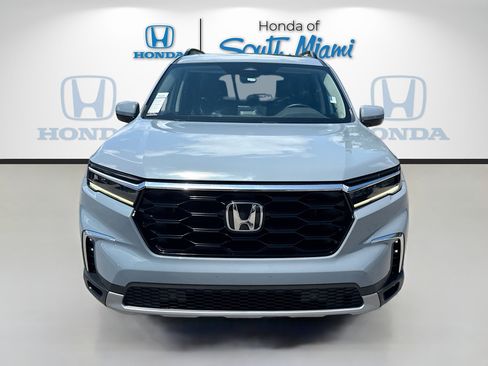 Certified 2023 Honda Pilot Touring image 2