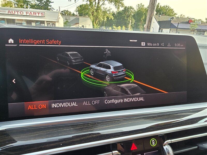 Used 2021 BMW X5 xDrive40i w/ Premium Package AWD/4WD image 10