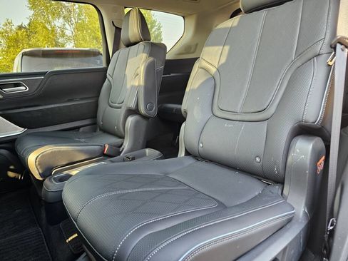Used 2025 INFINITI QX80 Sensory AWD/4WD image 16