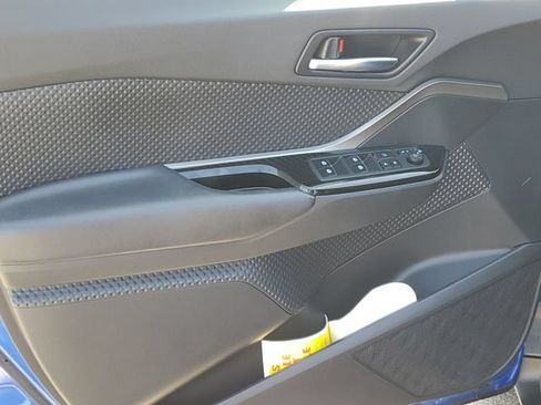 Used 2019 Toyota C-HR XLE FWD image 22