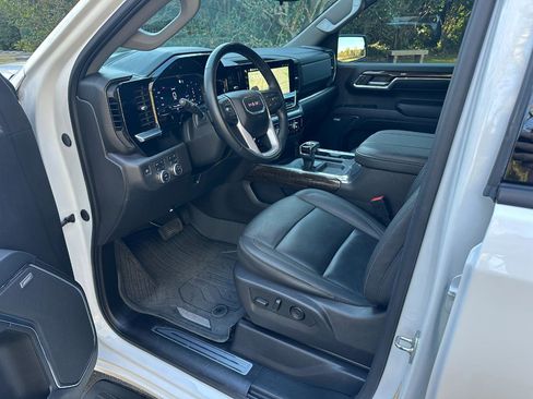 Used 2024 GMC Sierra 1500 Elevation w/ Elevation Premium Package image 11