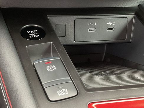 Used 2025 Nissan Kicks SR AWD/4WD image 33