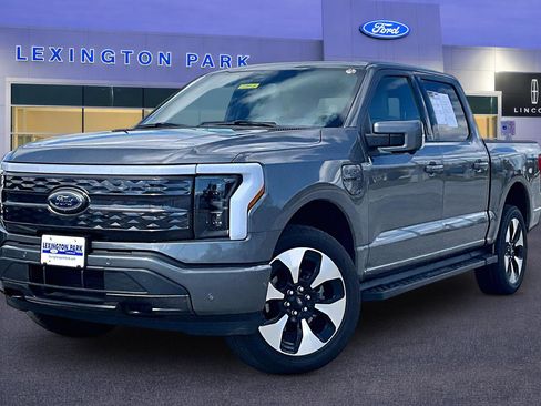 Used 2023 Ford F150 Lightning Platinum image 3
