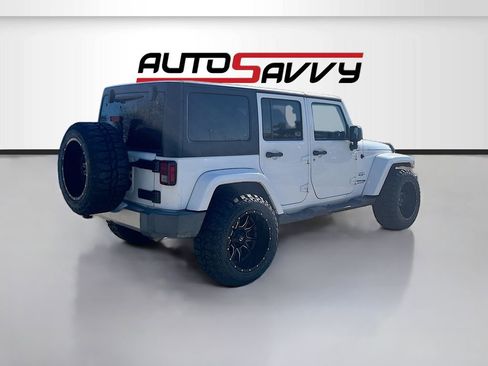 Used 2018 Jeep Wrangler Unlimited Sahara AWD/4WD image 7