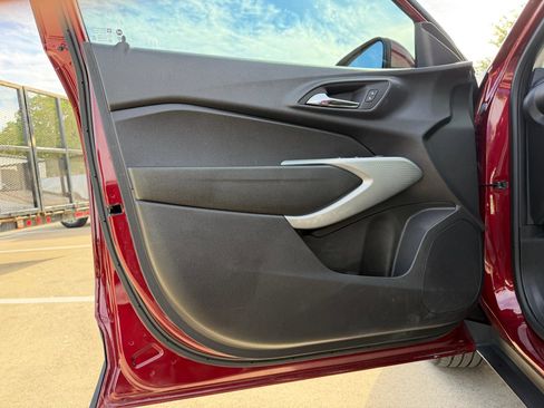 Used 2024 Chevrolet Trax LS w/ LS Convenience Package image 18