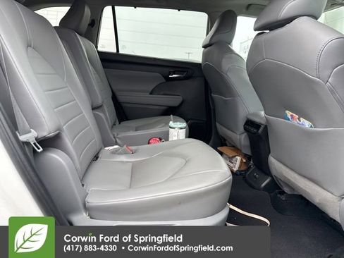 Used 2021 Toyota Highlander XLE image 12