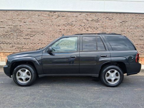 Used 2008 Chevrolet TrailBlazer LT w/ Sun And Sound Package RWD image 2