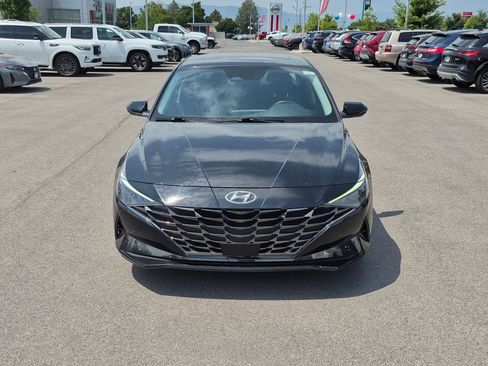 Used 2022 Hyundai Elantra SEL w/ Convenience + Premium Package FWD image 11