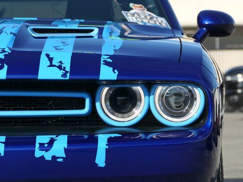 Used 2022 Dodge Challenger SXT w/ Blacktop Package image 9