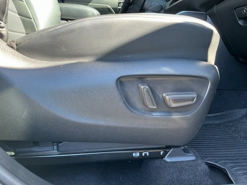 Used 2022 Toyota Highlander XLE AWD/4WD image 21