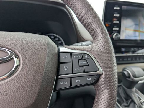 Used 2024 Toyota Sienna Platinum AWD/4WD image 14