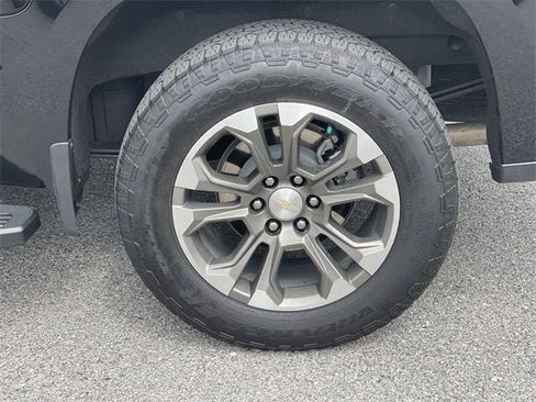 Certified 2024 Chevrolet Silverado 1500 High Country w/ Technology Package image 34