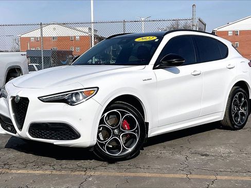 Used 2022 Alfa Romeo Stelvio Veloce image 11