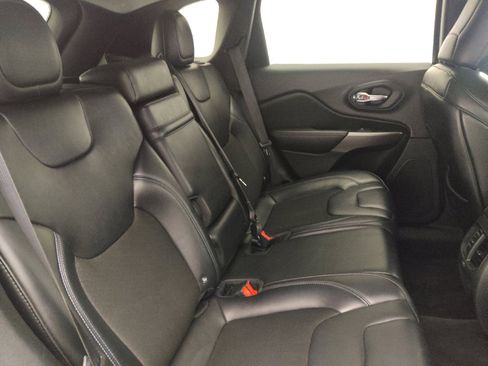 Used 2019 Jeep Cherokee Latitude Plus image 19