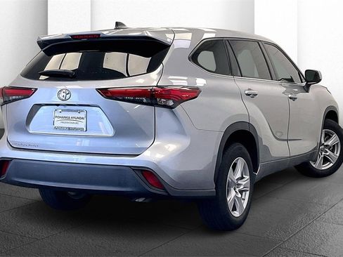 Used 2022 Toyota Highlander L image 11