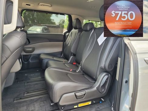 New 2026 Kia Carnival EX FWD image 6