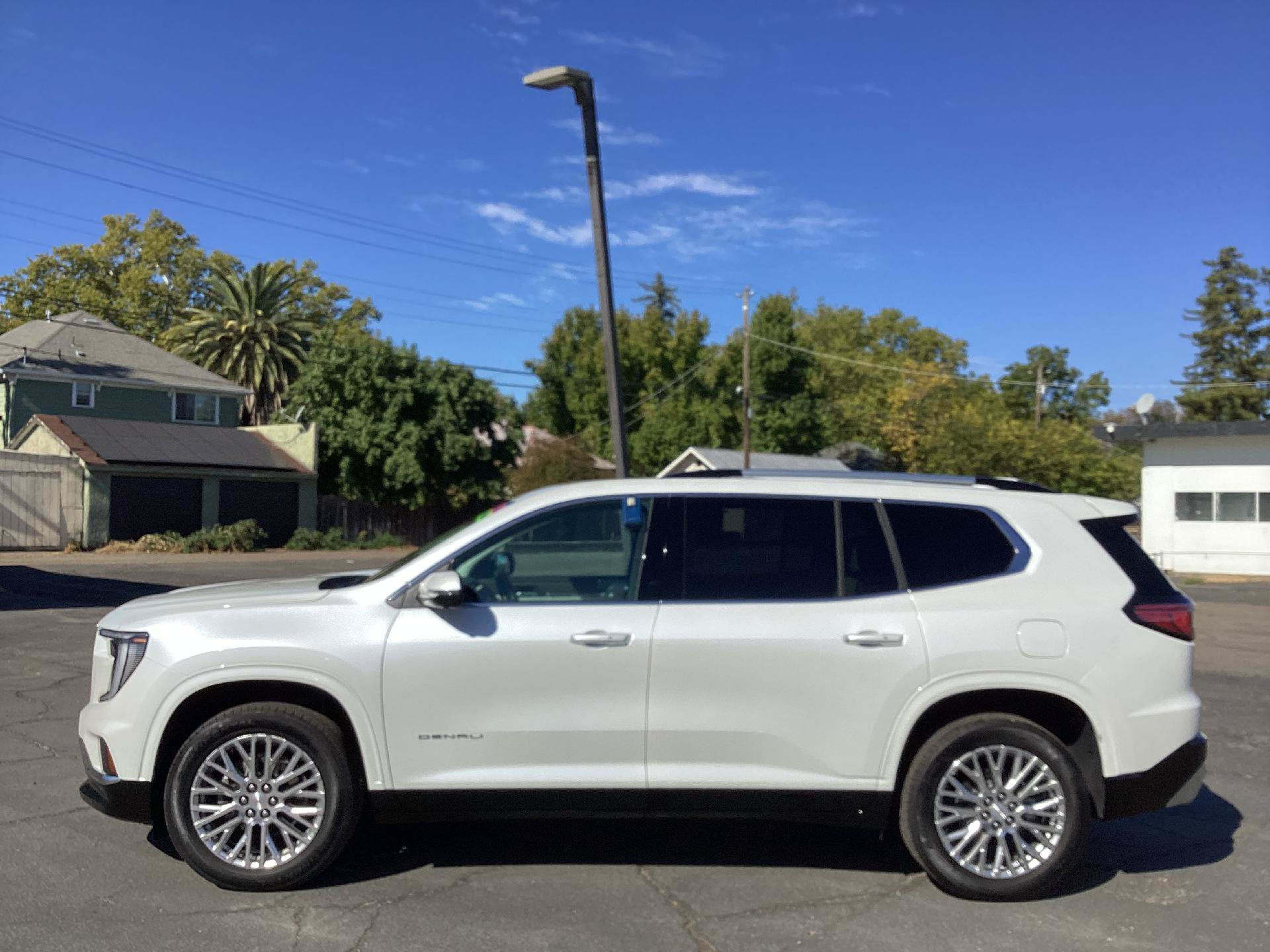 Used 2025 GMC Acadia Denali AWD/4WD image 7