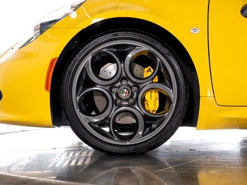 Used 2016 Alfa Romeo 4C Spider w/ Spider Track Package 4 RWD image 12