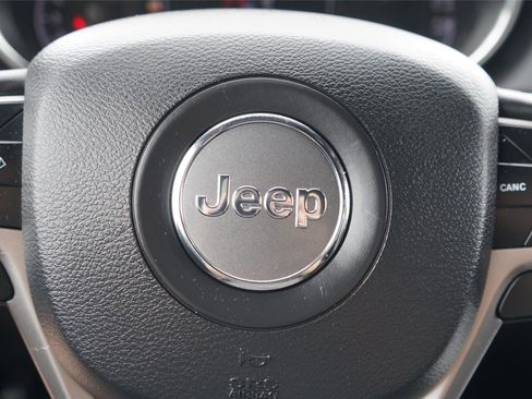 Used 2019 Jeep Grand Cherokee Altitude AWD/4WD image 15