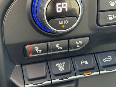 Used 2022 Chevrolet Silverado 2500 LTZ w/ LTZ Plus Package image 27