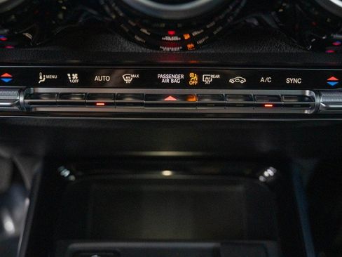 Used 2026 Mercedes-Benz GLB 250 image 28