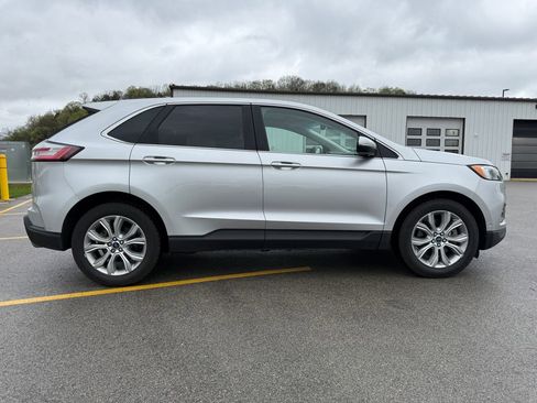 Used 2019 Ford Edge Titanium w/ Equipment Group 301A AWD/4WD image 4