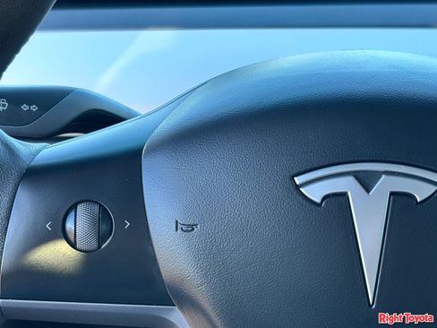 Used 2023 Tesla Model Y Performance AWD/4WD image 22