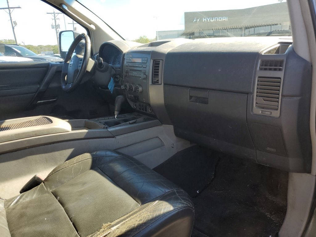 Used 2004 Nissan Titan LE w/ (OF1) LE Off-Road Pkg AWD/4WD image 14