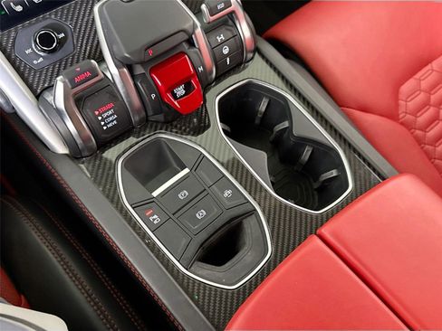 Used 2020 Lamborghini Urus image 22