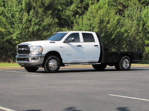 Used 2022 RAM 3500 Tradesman w/ Chrome Appearance Group AWD/4WD image 3