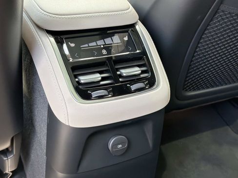 New 2026 Volvo XC90 T8 Ultra w/ Lounge Package AWD/4WD image 10