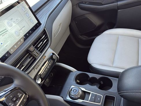 Certified 2025 Ford Escape Platinum w/ Class II Trailer Tow Package image 21