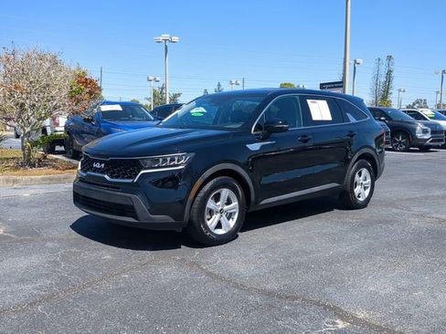 Used 2023 Kia Sorento LX FWD image 2