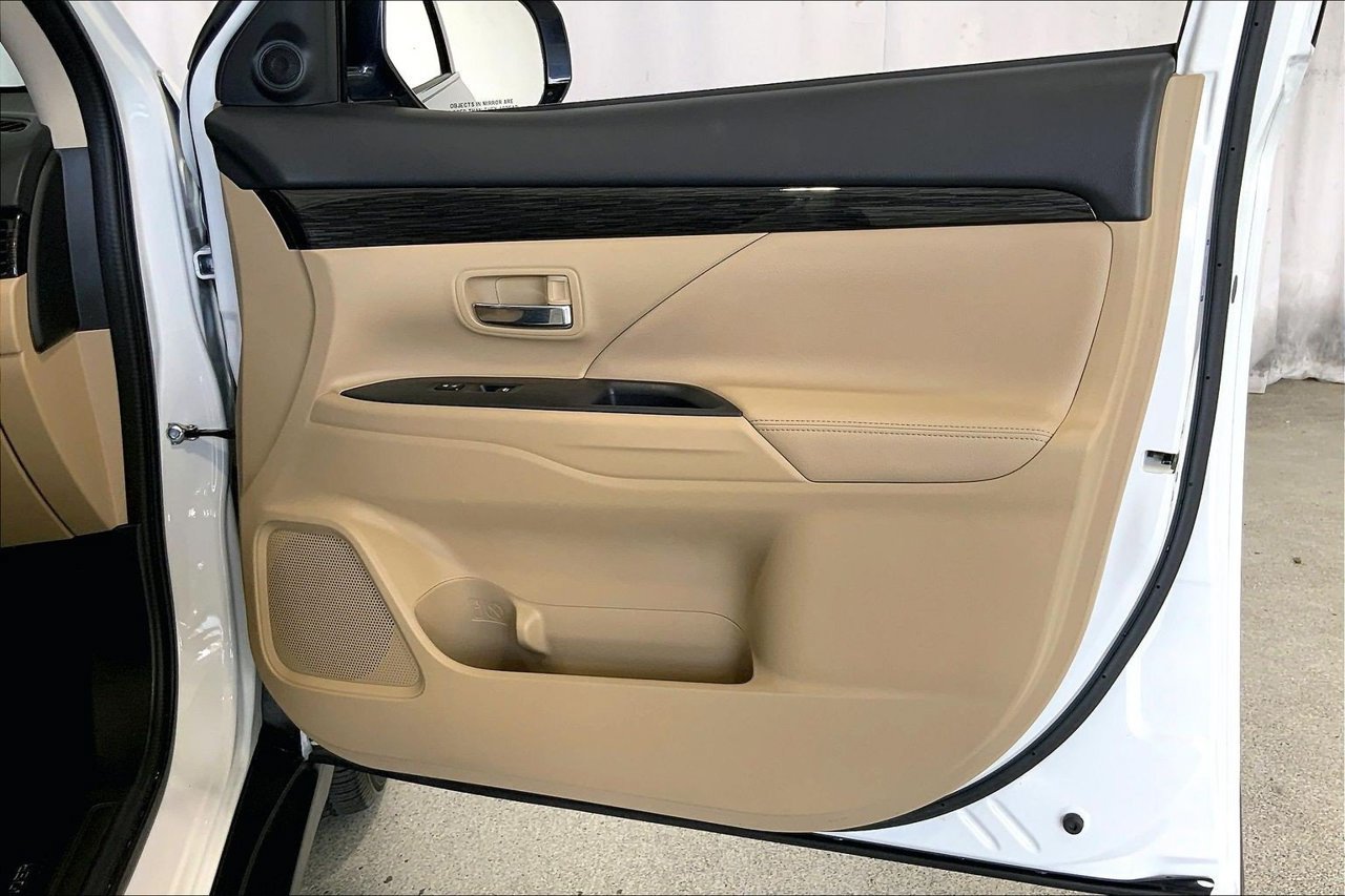 Used 2017 Mitsubishi Outlander SEL FWD image 26