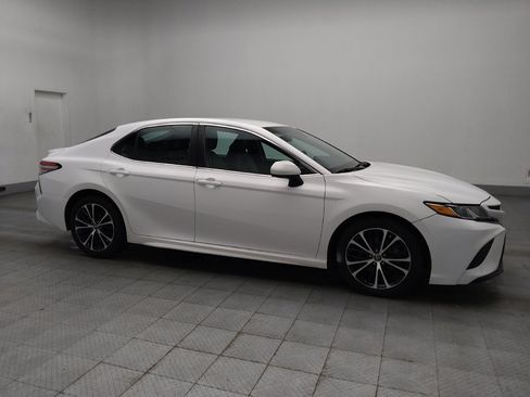 Used 2018 Toyota Camry SE FWD image 11
