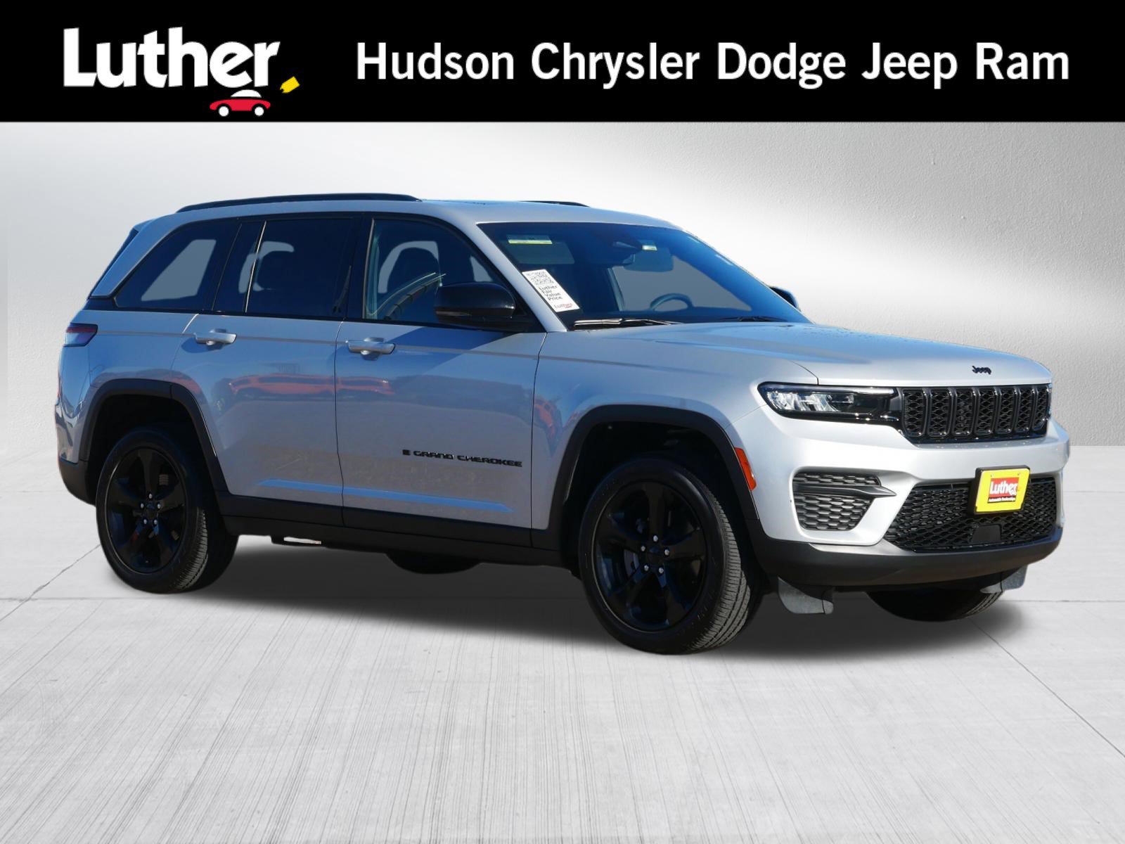 Used 2023 Jeep Grand Cherokee Altitude AWD/4WD image 1