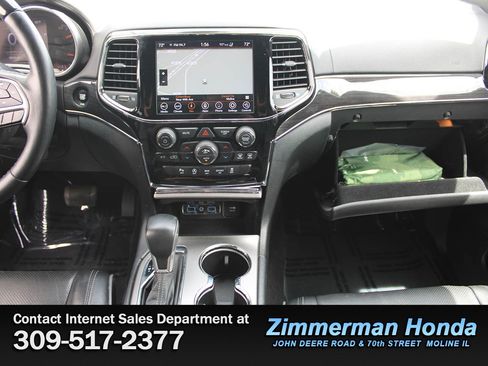 Used 2020 Jeep Grand Cherokee Overland AWD/4WD image 17