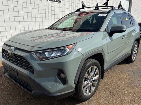 Used 2020 Toyota RAV4 XLE Premium image 1
