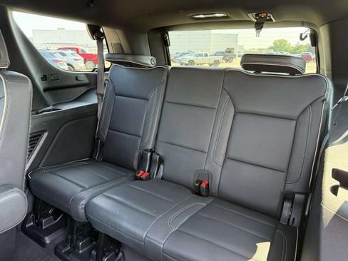 Used 2024 GMC Yukon SLT w/ SLT Premium Package AWD/4WD image 16