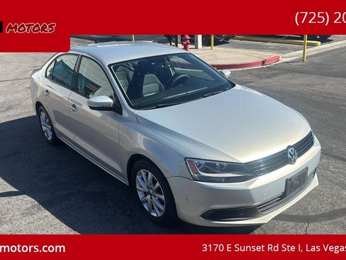 Used 2012 Volkswagen Jetta SE FWD image 4