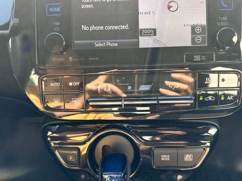 Used 2018 Toyota Prius Three FWD image 37
